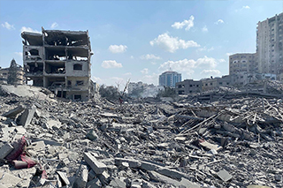 Image of extensive rubble where buildings once stood in Gaza
